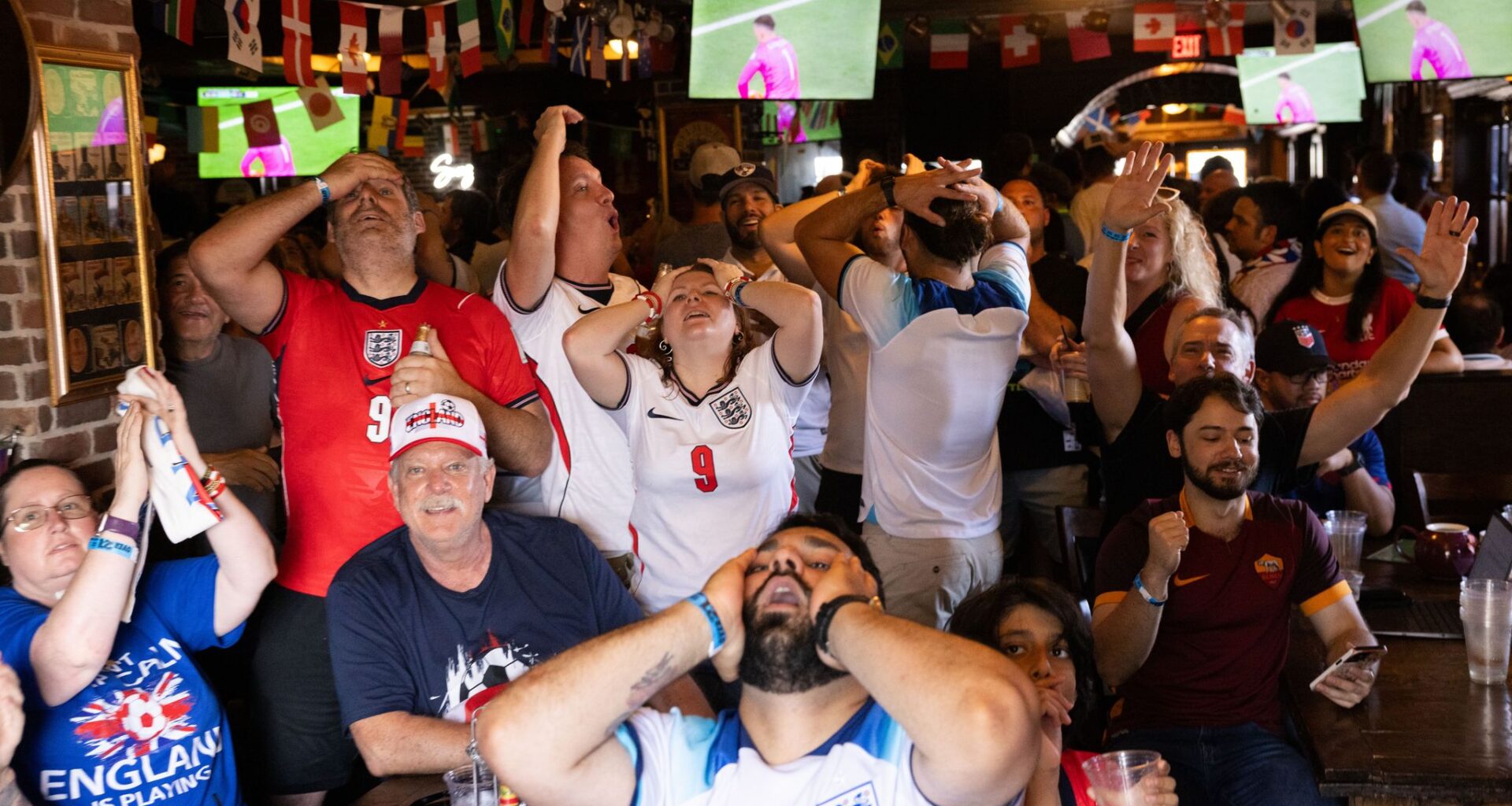 5,000 beers: England fans celebrate World Cup at Dallas pub Tuesday