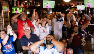 5,000 beers: England fans celebrate World Cup at Dallas pub Tuesday