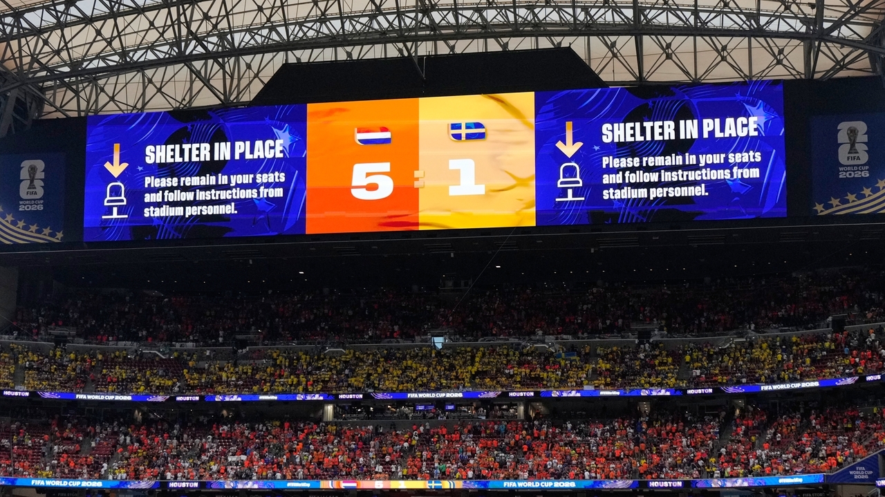 Fans told to shelter in place after Netherlands' 5-1 win over Sweden in Houston due to lightning