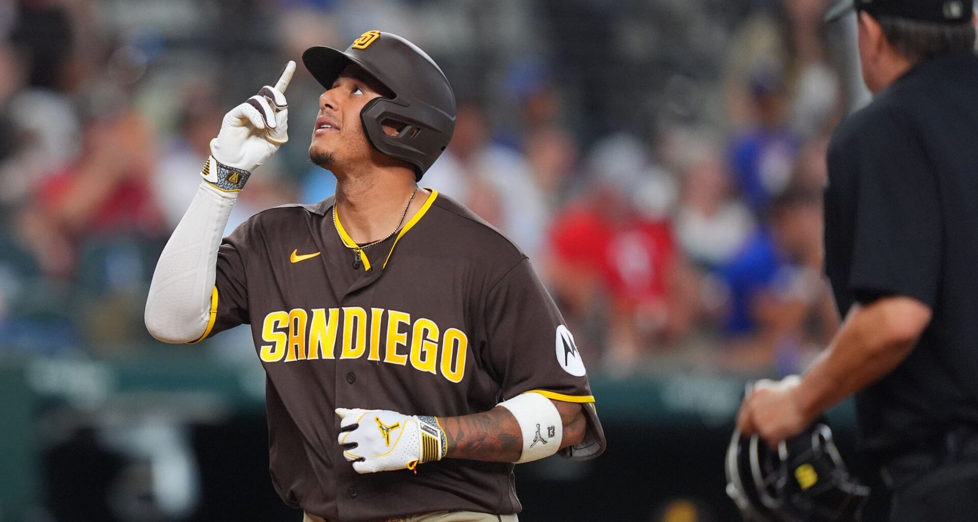 Manny Machado hits a 3-run homer in 10th and has 5 RBIs as Padres beat Rangers 6-4