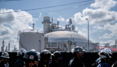 Shelter-in-place after fire reported at Texas refinery
