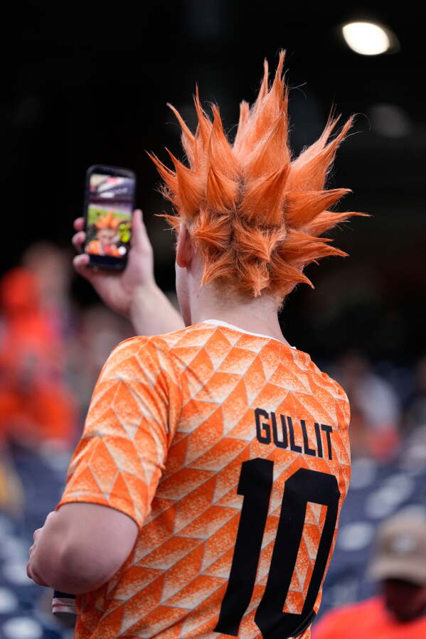 A Netherlands fan, wearing a shirt with the name of former Dutch soccer star Ruud Gullit, takes a selfie on the stands before the World Cup Group F soccer match between the Netherlands and Sweden in Houston, Saturday, June 20, 2026. (AP Photo/Ashley Landis)