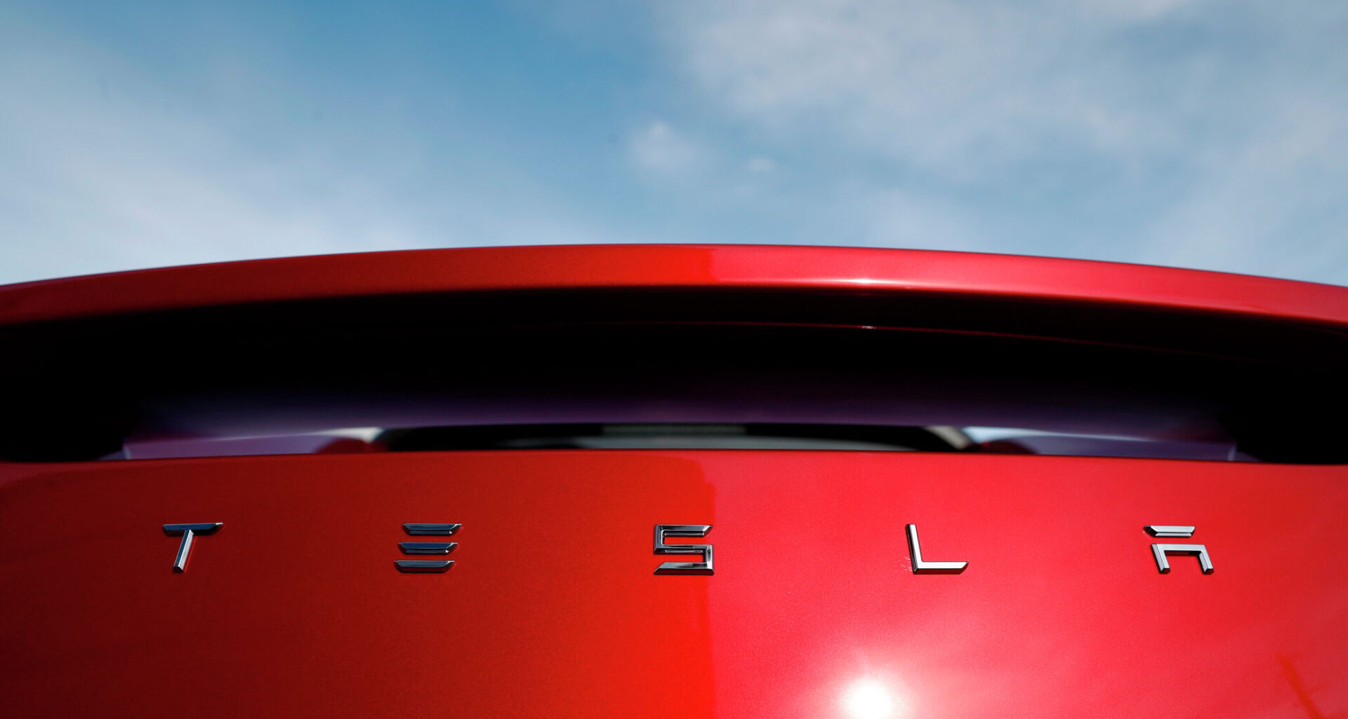 A Tesla crash in Houston raises questions about autopilot technology