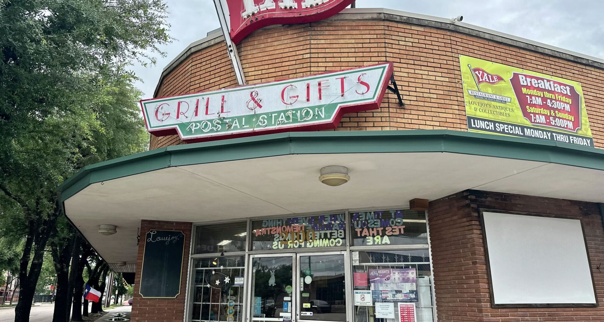 Houston diner has been winning over customers since 1923