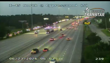 Deadly crash involving truck, 18-wheeler shuts down all I-45 North Freeway northbound lanes before Cypresswood, HCSO says