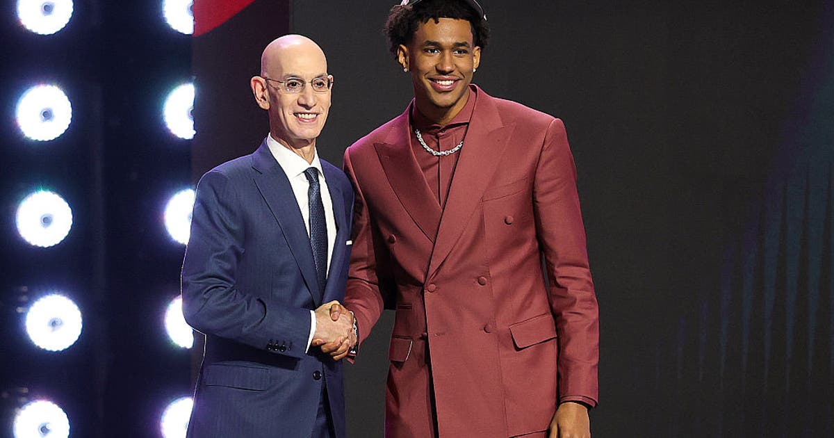 NBA Draft 2026: Chicago Bulls draft Texas standout Dailyn Swain at No. 15