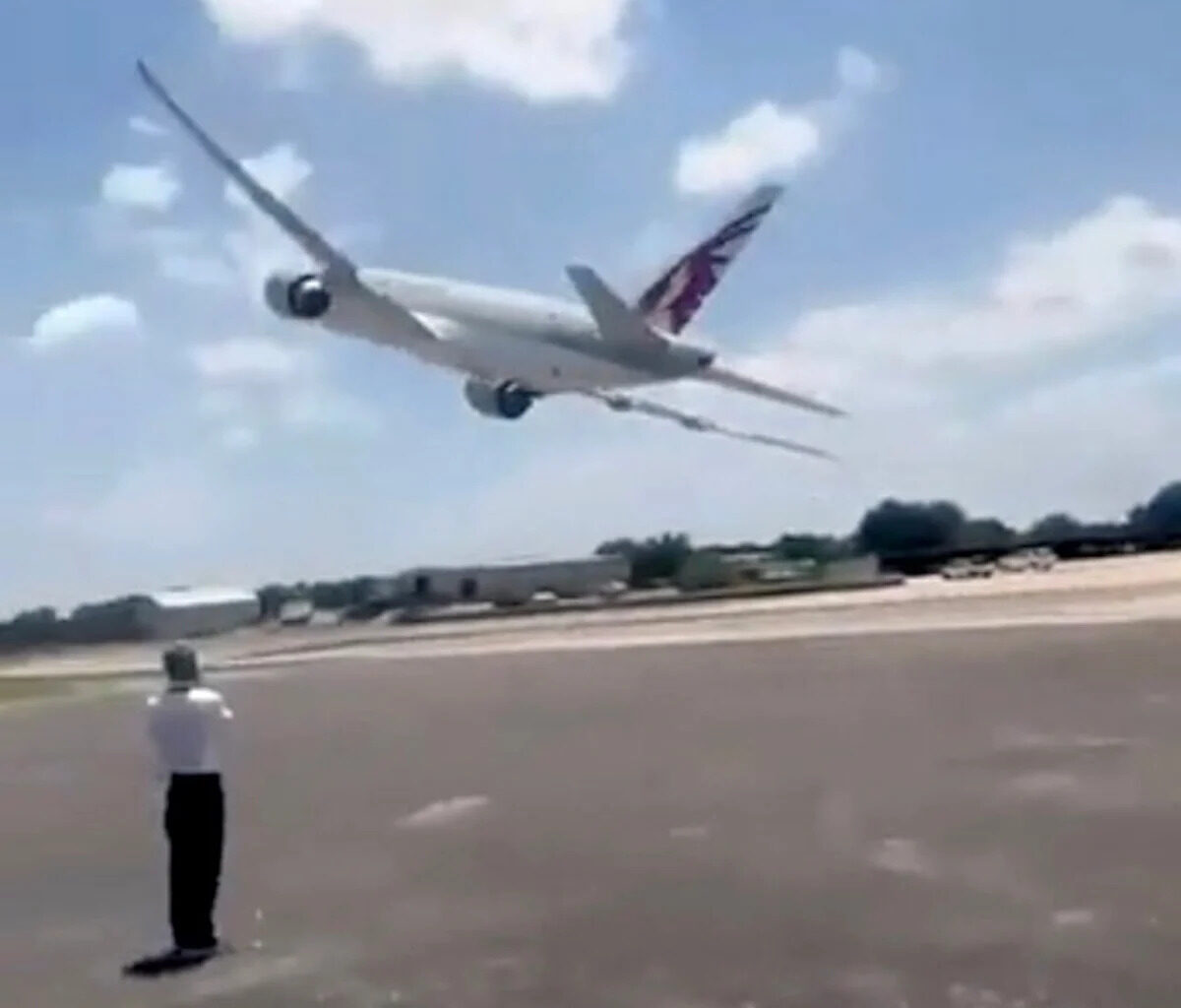 FAA investigating low-flying plane nearly hitting runway at private Texas airport