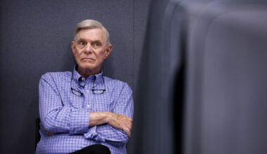Don't expect Rangers' Ray Davis to loosen purse strings at deadline