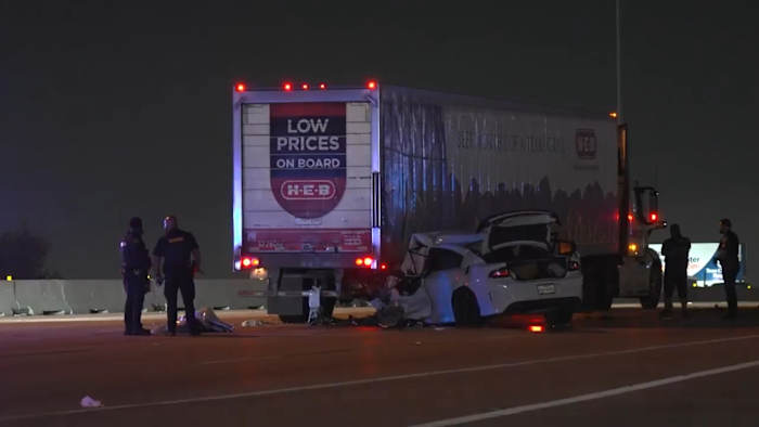 Driver dies after car hits stalled 18-wheeler on Loop 610 near Kirby