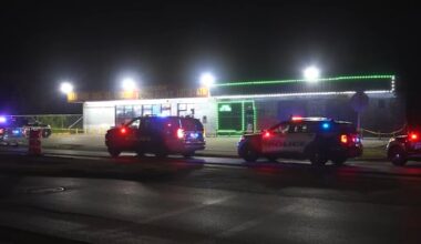 Man shot in the head at southeast Houston corner store, police say