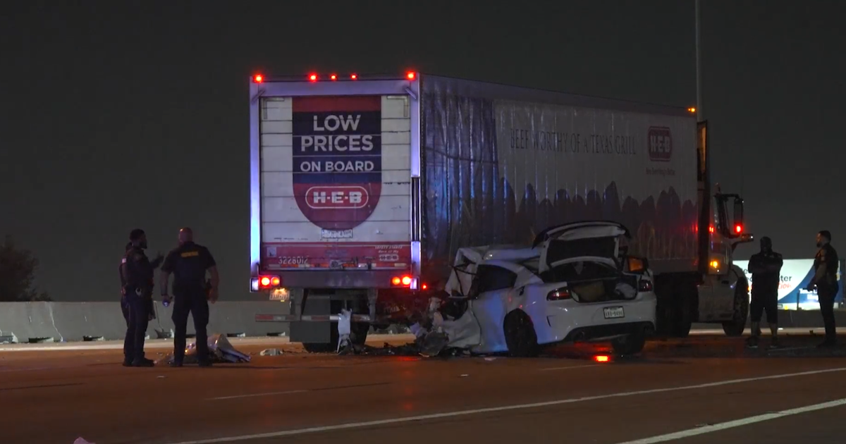 Woman killed after car slams into stalled 18-wheeler on Houston South Loop