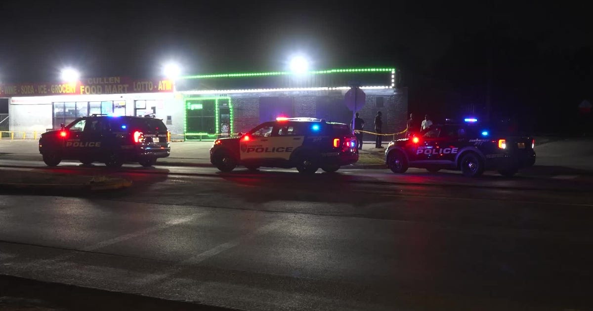 Man shot in the head at Sunnyside corner store