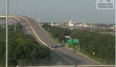 One dead in late-night two-vehicle crash on I-610 East Loop near Port of Houston