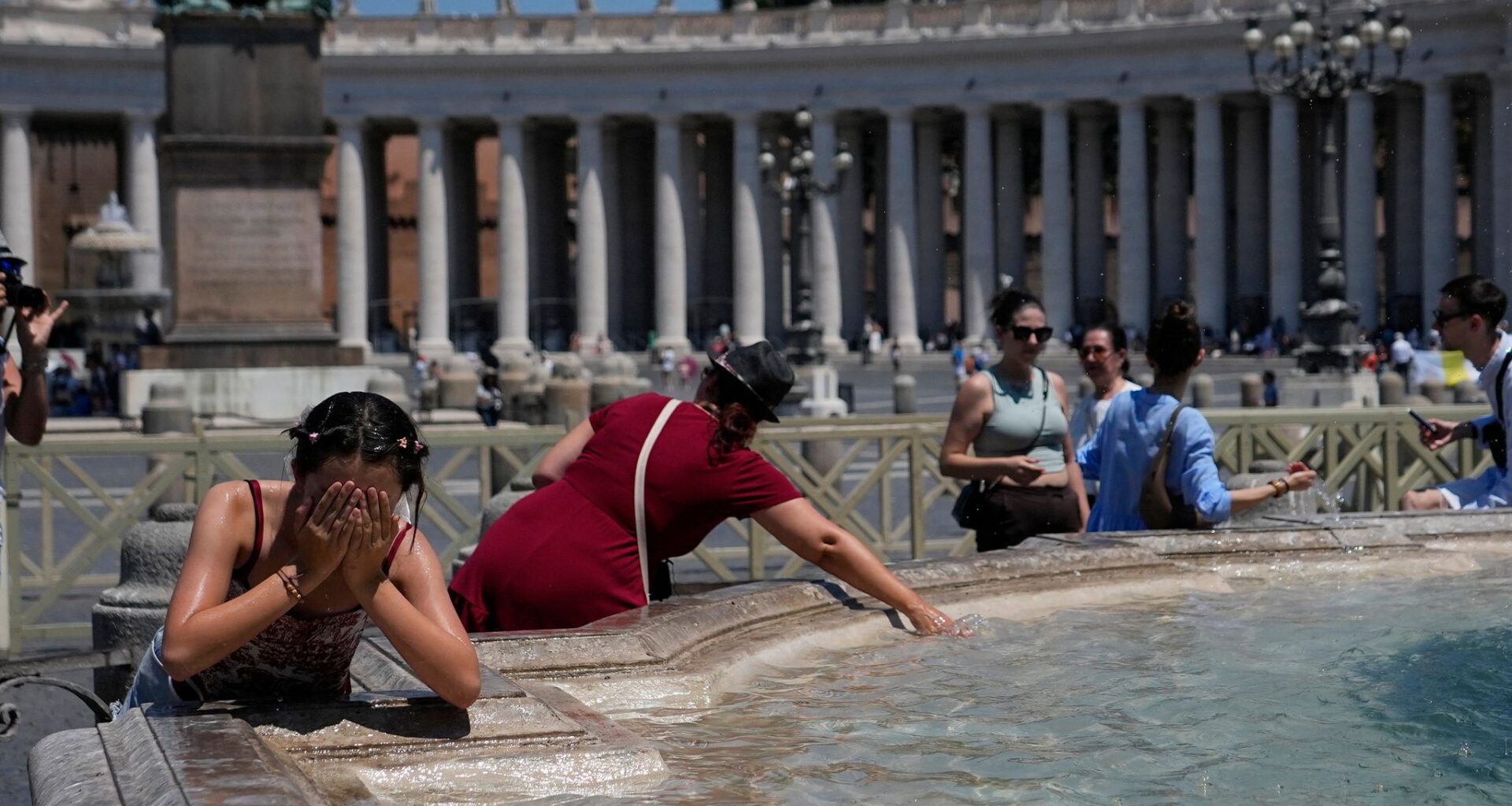 France records around 1,000 additional deaths as extreme heat breaks European records