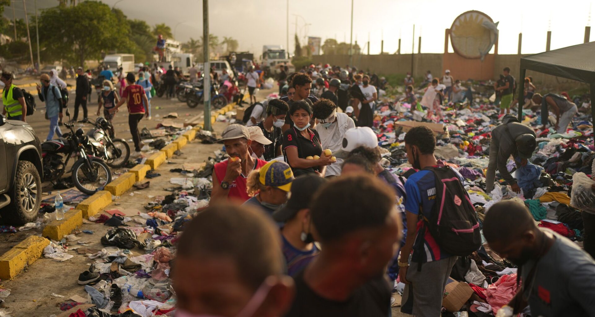 Ex-Rangers catcher says family was impacted by Venezuelan earthquakes