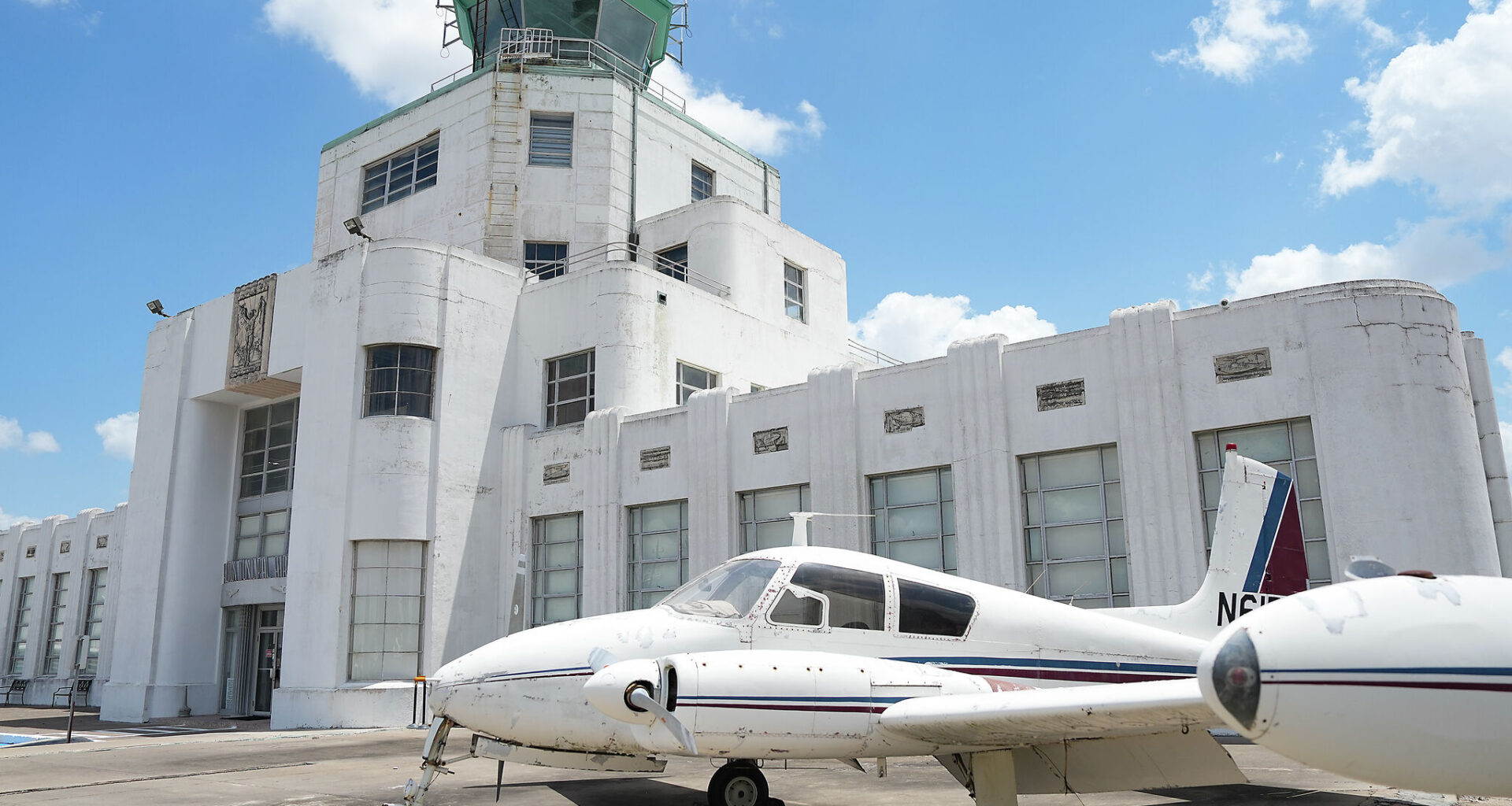 Houston aviation museum liquidating artifacts before exiting