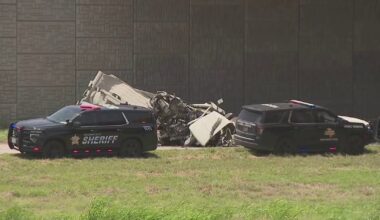 18-wheeler goes over side of highway overpass in Round Rock
