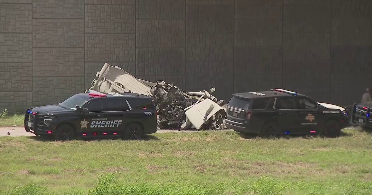 18-wheeler goes over side of highway overpass in Round Rock