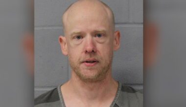 Pastor stabbed by server at downtown Austin restaurant
