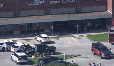 Atascocita crash: 1 dead, 4 others injured after vehicle crashes into building on West Lake Houston Parkway