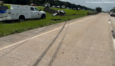 Highway 288 crash: Rollover wreck involving heavy truck blocking left lanes in both directions of SH 288 at CR 220, TxDOT says