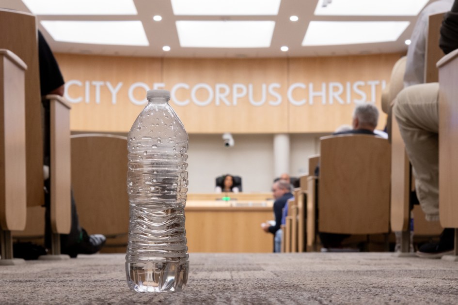 Texas governor candidates spar over Corpus Christi water woes