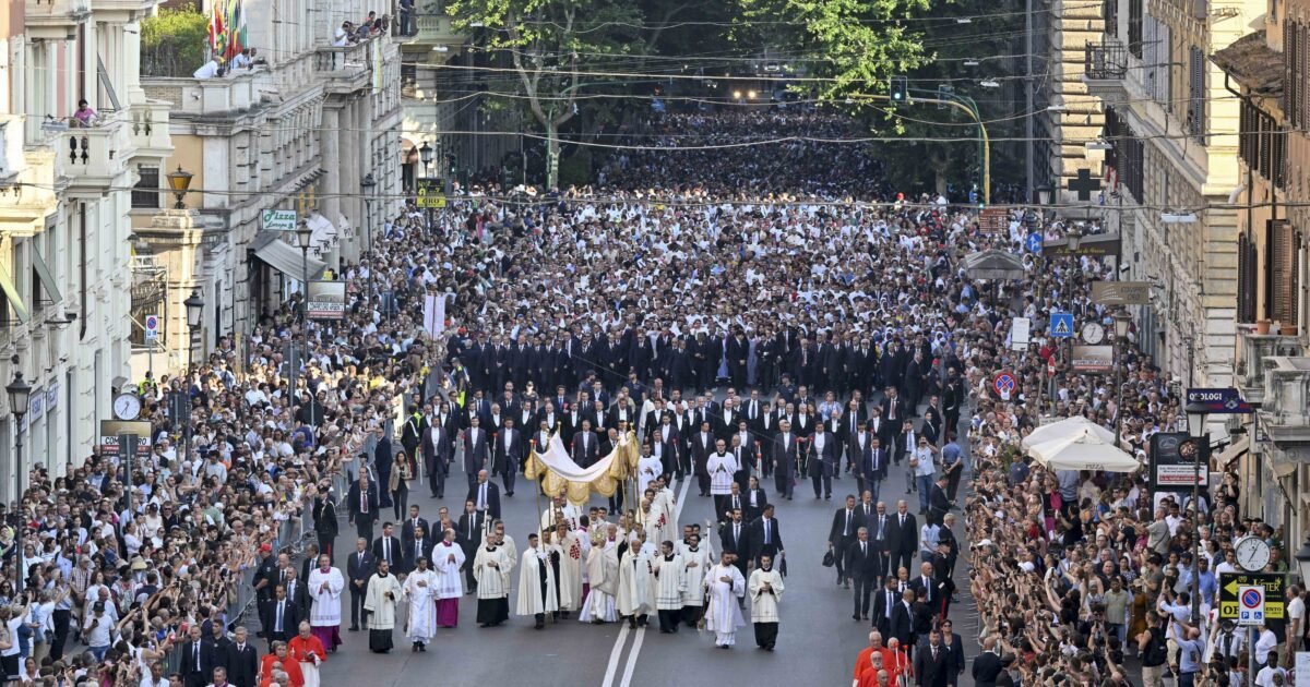 Pope Leo: Keep beautiful witness of Corpus Christi processions alive