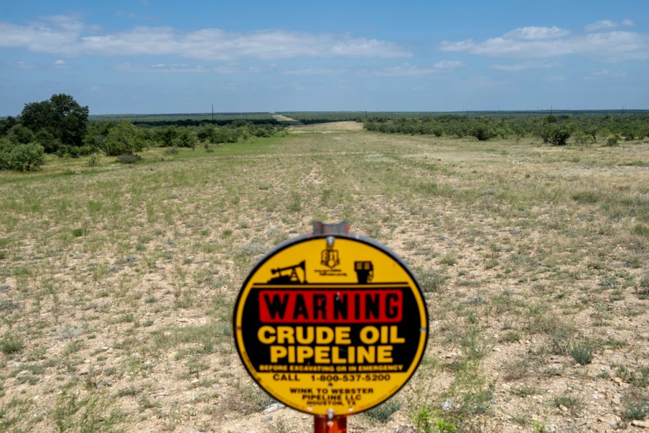 Texas gas pipeline projects spark tensions with landowners