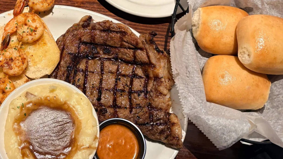 'Cost-Performance Steak': Tourist Accidentally Nails Texas Roadhouse — Regulars Go Buck Wild