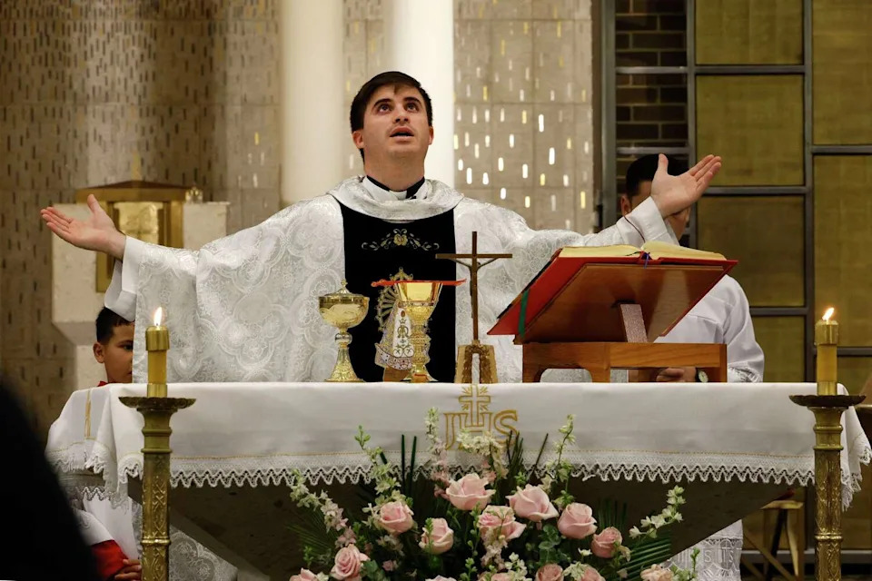 Father Luis Prado celebrates Mass at St. Bernard of Clairvaux Catholic Church, Tuesday, June 23, 2026, in Dallas. (Chitose Suzuki/The Dallas Morning News)