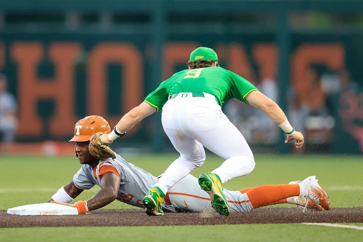 Live updates, Austin Super Regional Game 2: Texas 4, Oregon 3 in the 4th
