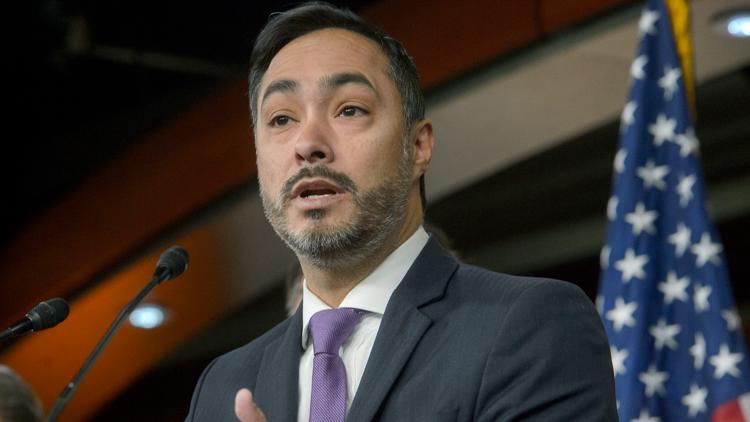 Joaquin Castro calls for release of San Antonio father being held in ICE detention center