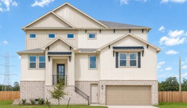 Townsen Landing homes are uniquely designed to be flood-resistant as the first floor of each house is a “Texas basement”—a garage or storage space that is designed to hold water in case of flooding—with livable space beginning on the second floor. (Rendering courtesy Saratoga Homes)
