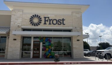 Frost Bank opened a new location at the Townwest Commons shopping center in Hutto June 1. (Jillian Nachtigal/Community Impact)