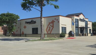 Liquor King currently occupies the 0.9 acres of space recently approved for renovations by Plano's Planning and Zoning Committee. (Patricia Ortiz/Community Impact)