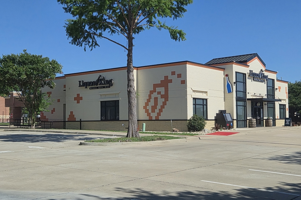 Liquor King currently occupies the 0.9 acres of space recently approved for renovations by Plano's Planning and Zoning Committee. (Patricia Ortiz/Community Impact)