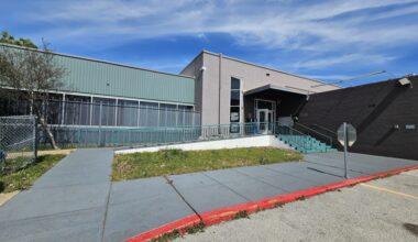Outside 419 Emancipation, the location of the city's new "super hub" for resources for homeless individuals. (Ariel Worthy/Community Impact)