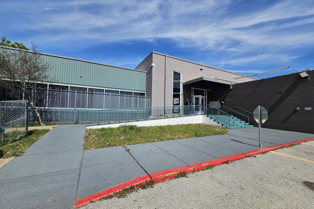 Outside 419 Emancipation, the location of the city's new "super hub" for resources for homeless individuals. (Ariel Worthy/Community Impact)