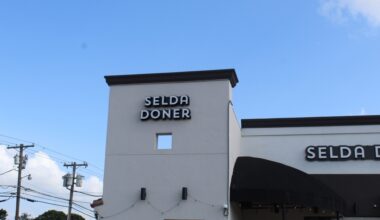 Selda Doner & Gyro is now closed in Richardson's Dal Rich Town Square. (Isabella Zeff/Community Impact)