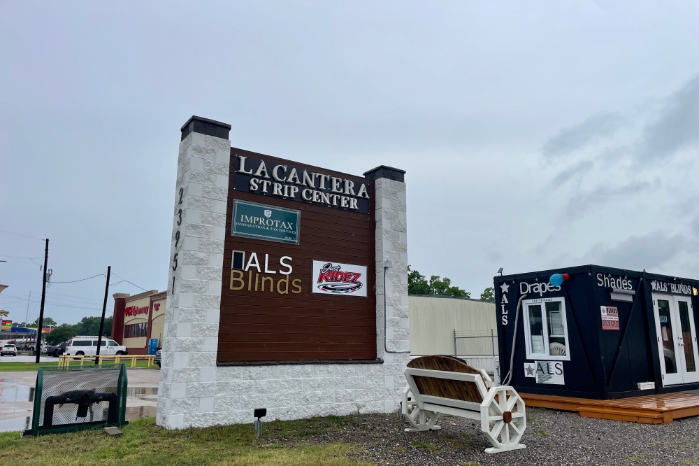 La Cantera Strip Center sign with "Just Ridez" and other businesses