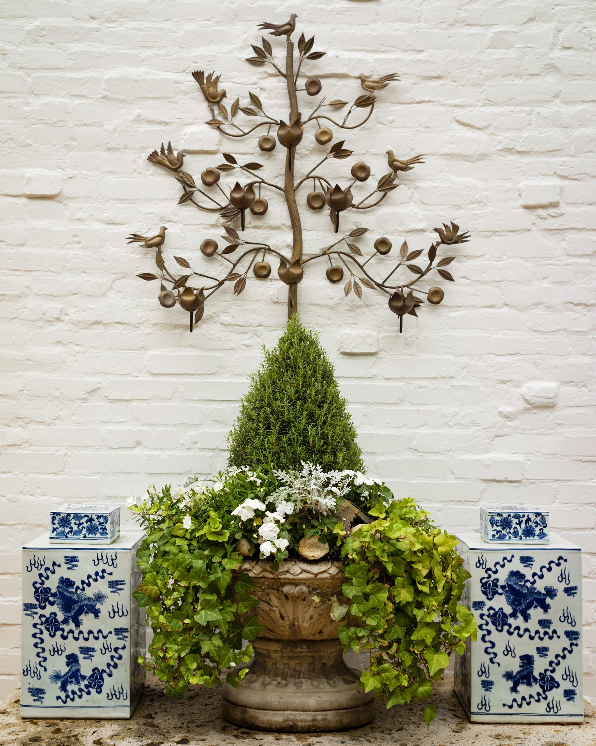 Detailed view of a courtyard at Kincaid in Dallas. Detailed view of a courtyard at Kincaid in Dallas.
