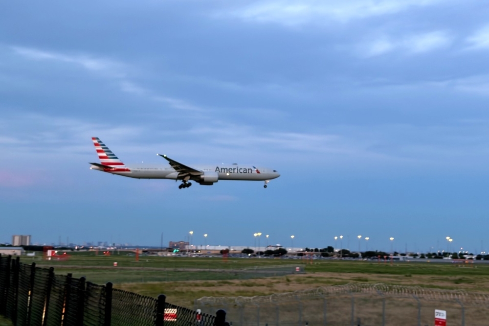 plane landing in Dallas