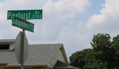The back of a stop sign at the intersection of Pinehurst Drive and Independence Parkway