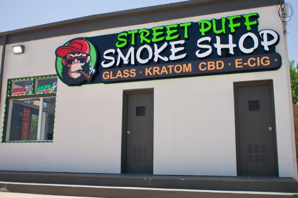 Street Puff Smoke Shop opened on Fort Worth Drive in June and will add an arcade onsite later this year. (Adam Doe/Community Impact)