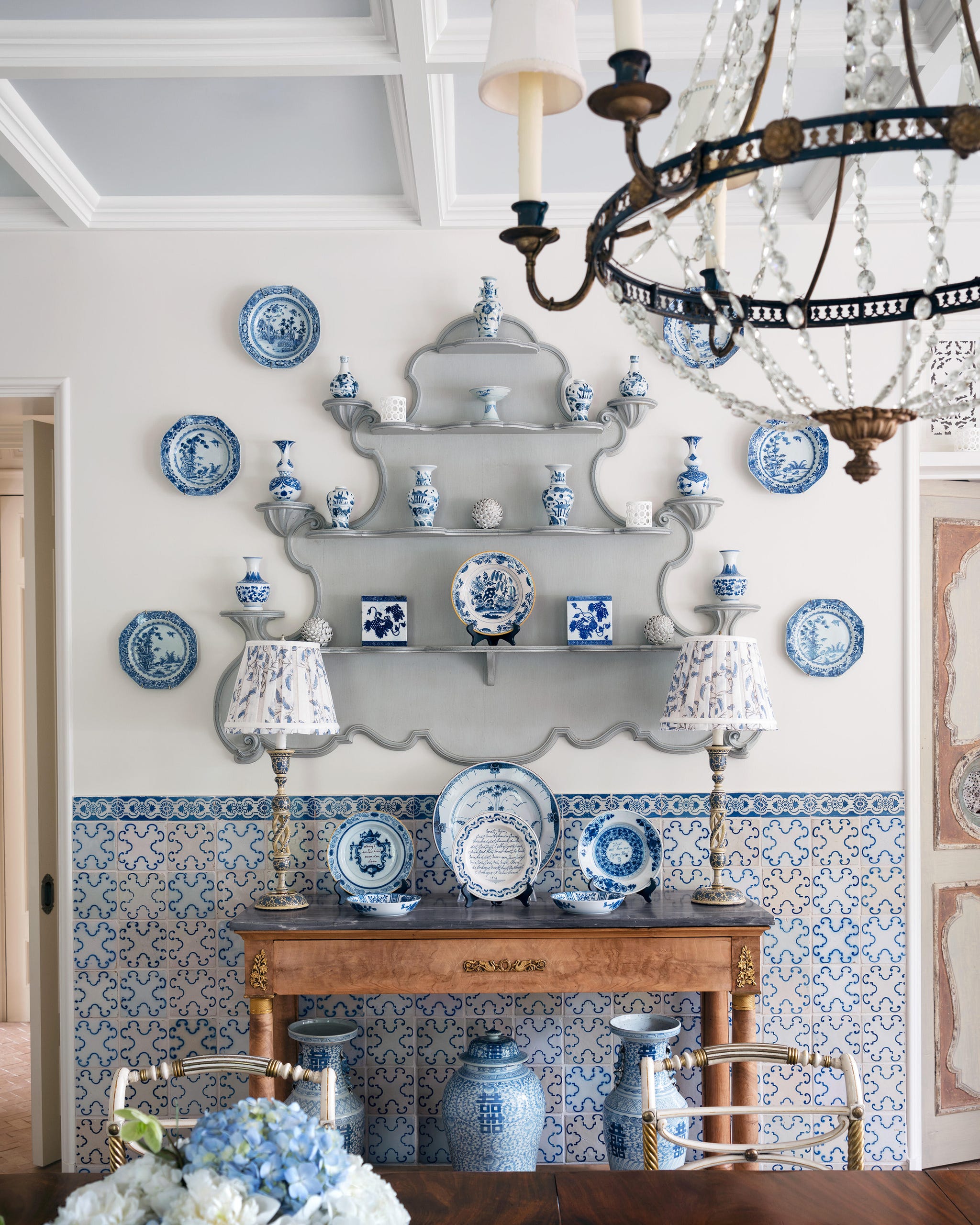 Kincaid Dallas blue and white porcelain collection display Kincaid Dallas blue and white porcelain collection display
