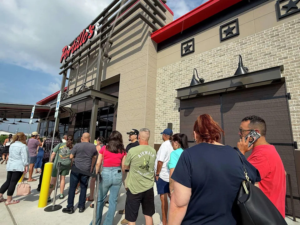 The Chicago fast food chain Portillo's has opened its first restaurant in the San Antonio area in Schertz. Customers lined up at the Schertz location Sunday, just ahead of the chain's Tuesday grand opening. With more than 100 locations nationwide, Portillo's is famous for Italian beef sandwiches and Chicago-style hot dogs. (Mike Sutter/San Antonio Express-News)