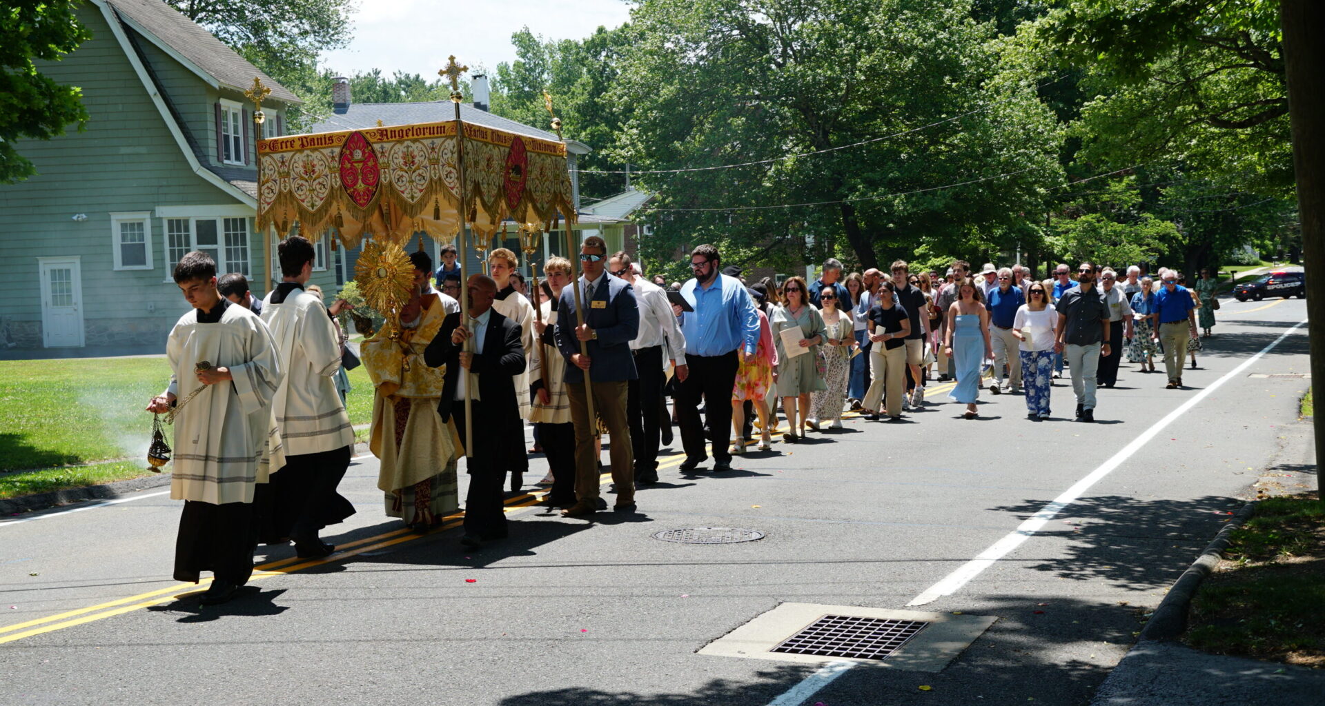 St. Catherine of Siena Parish Has Eucharistic Procession on the Solemnity of Corpus Christi – Diocese of Bridgeport