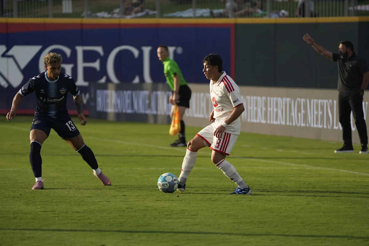 Phoenix Rising rescues road point in El Paso
