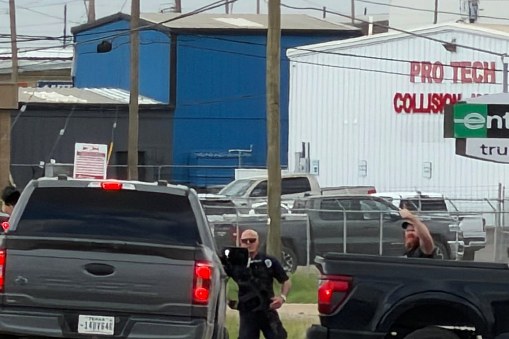 Law enforcement officers respond to a shooting in Midland, Texas, on Friday. Photo: Reporter-Telegram via AP