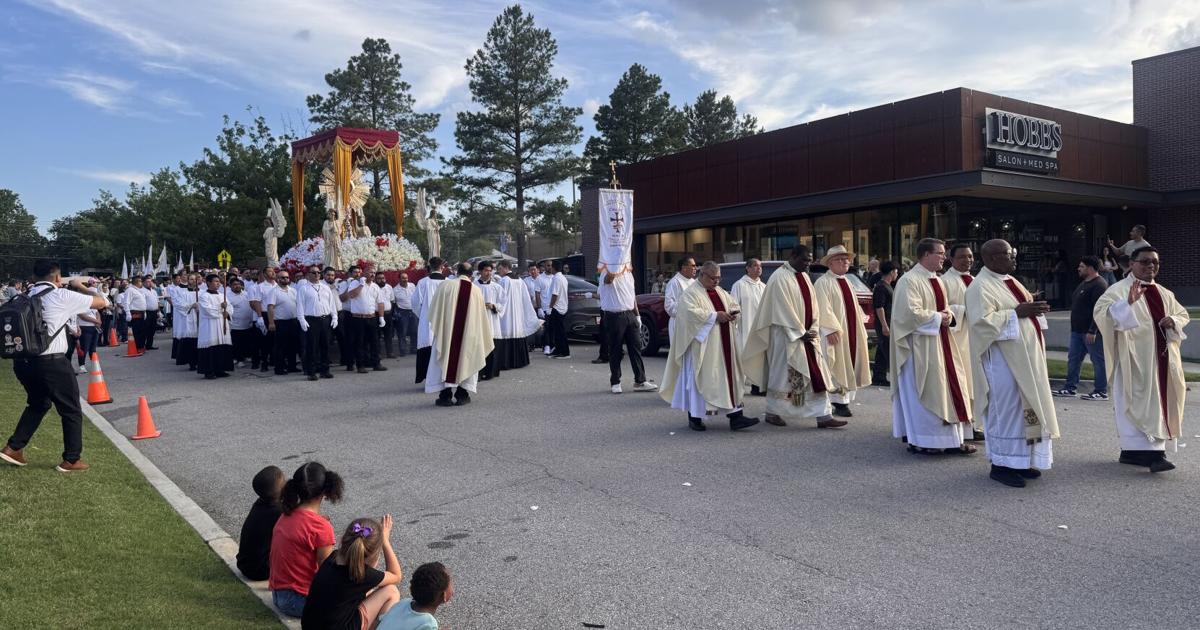 Tulsa Catholics mark Feast of Corpus Christi with procession through city | News
